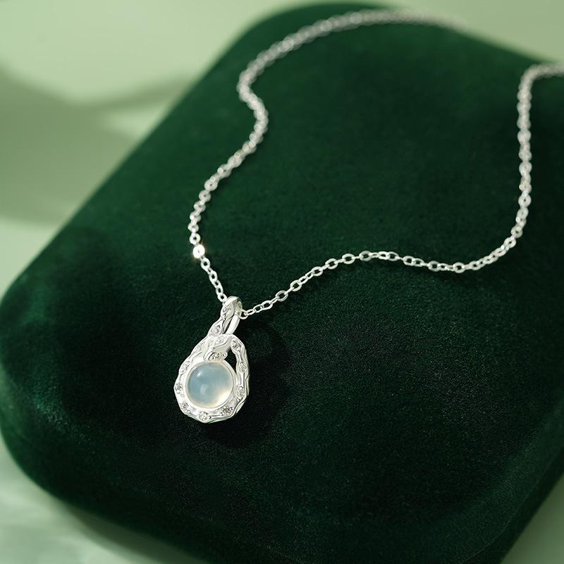 

Ожерелье «Змея, глотающая яйцо» Цепь свитера «Дух змеи, держащей нефрит»