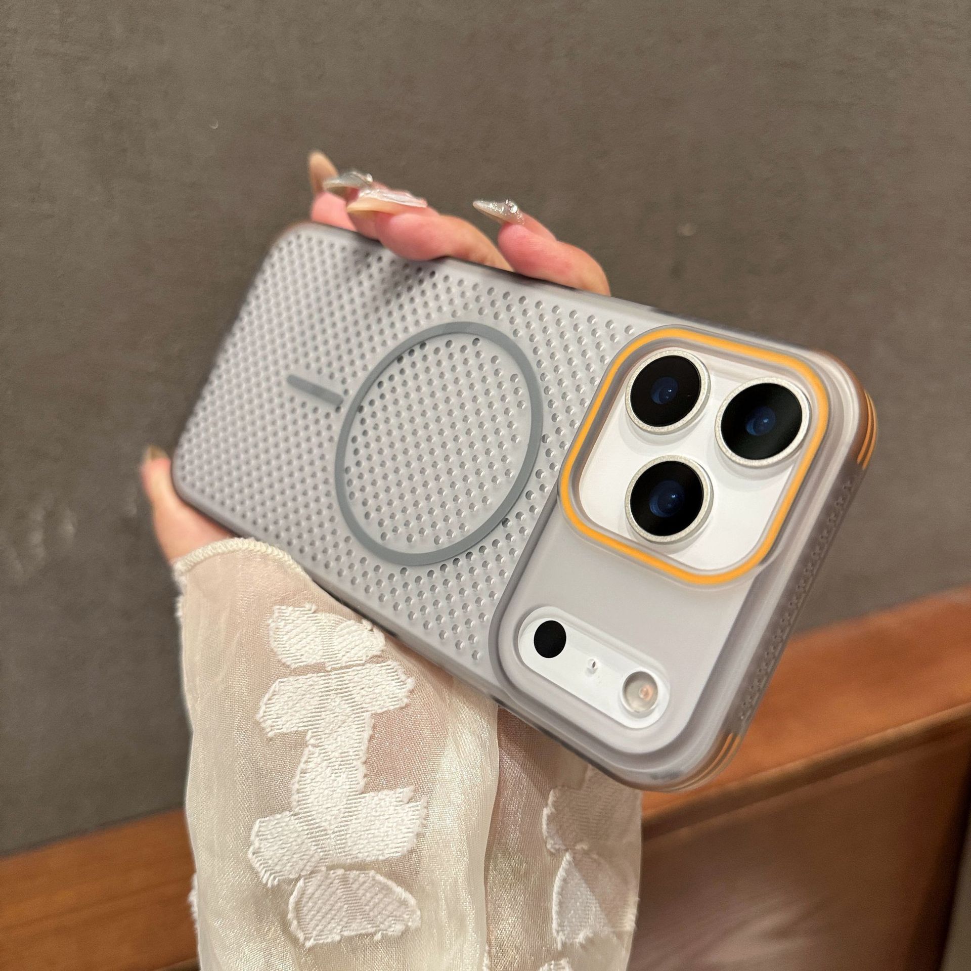 

Summer Contrast Color Cooling Mesh Case Is Suitable for IPhone17 ProMax Phone Case and Apple 16 Full Package Drop Protection Case iPhone17