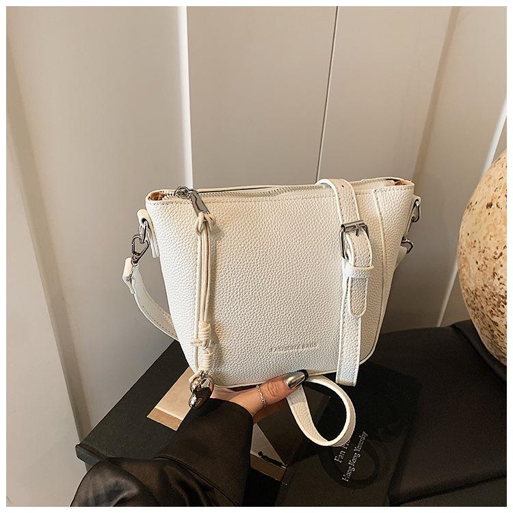 

2025 Премиальная сумка кроссбоди из искусственной кожи PU для женщин, наплечная сумка, женская сумка-саквояж, минималистичный дизайн, сумка-кошелек белый