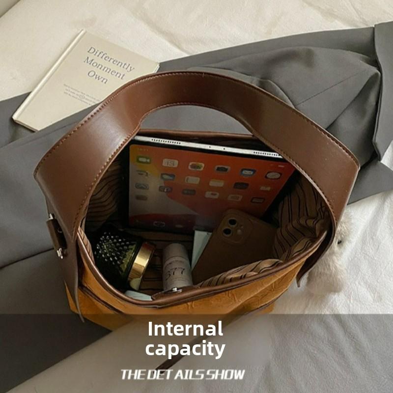 New Fashi Women Commuting Shoulder Bag Retro Casual Large Capacity Bucket Bag Comfortable and Versatile Texture Handle Bag