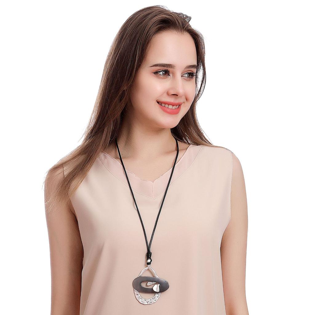 Accessories Fashion Geometric Contrast Necklace Women'S Long Metal Sweater Chain
