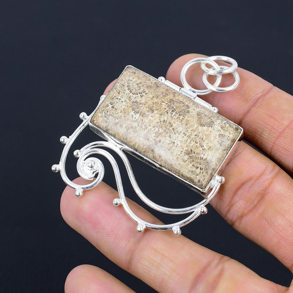 Dárek pro ni Šperk Přívěsek z přírodního fosilního korálu z mincovního stříbra 925