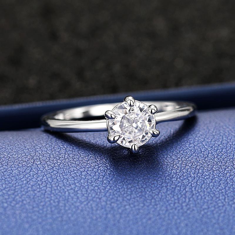 Huitan Klassisch und Einfach Runder Zirkonia Damenringe Zeitloser Stil Hochzeit Verlobung Accessoires Hohe Qualität Heißer Schmuck
