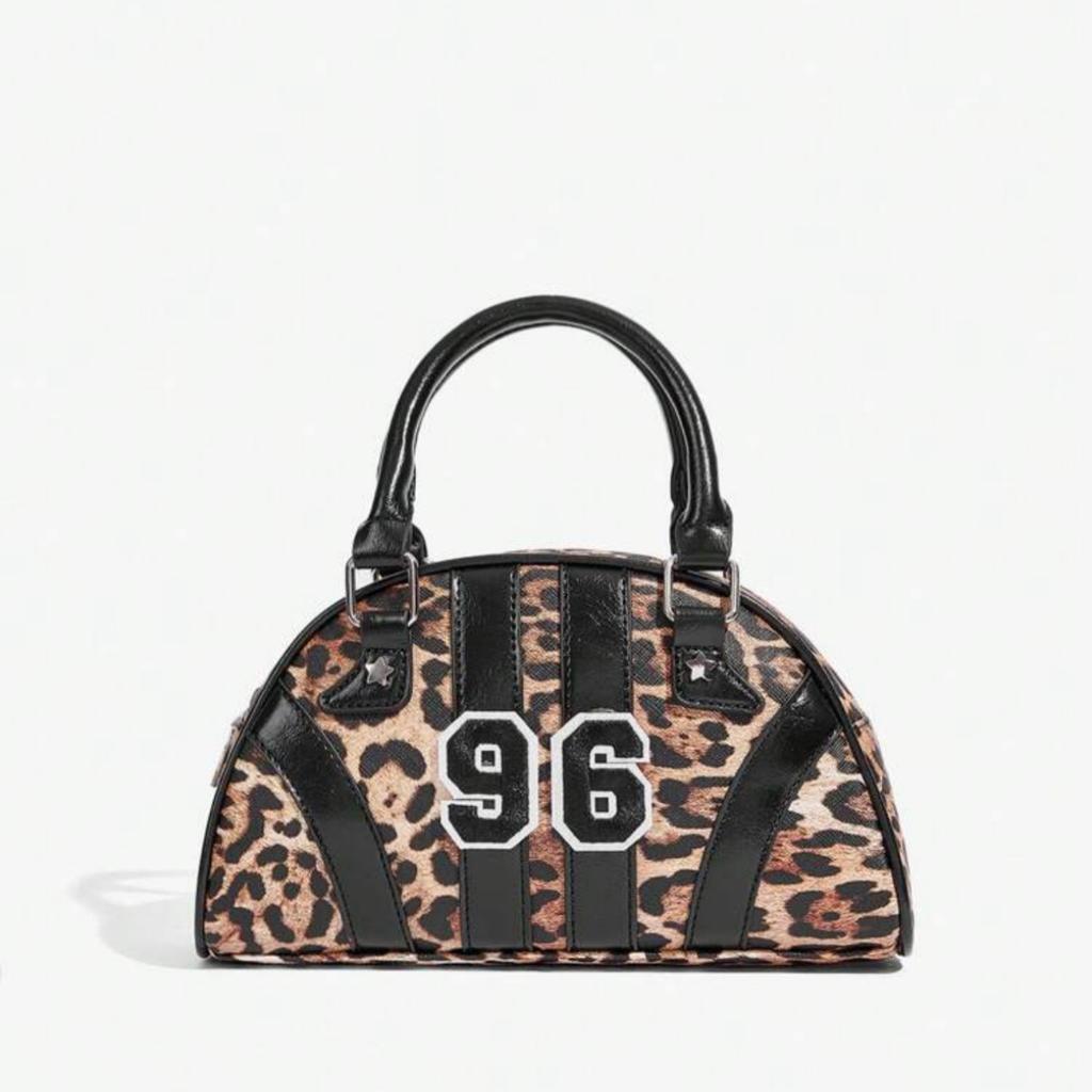 Red hard and three-dimensional striped tote bag with a sense of luxury, suitable for crossbody or hand-held use.