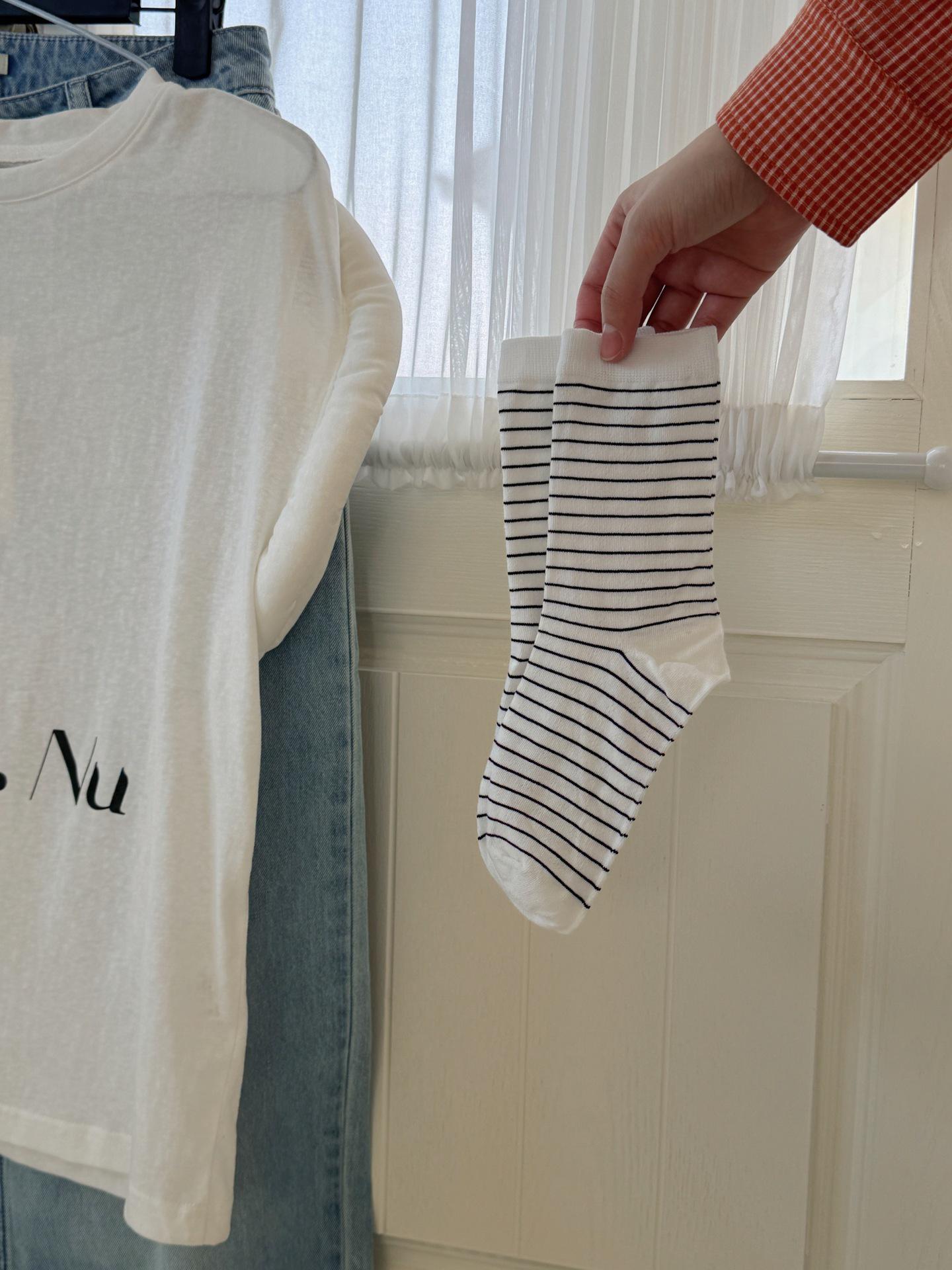 

IOULOR Versatile Striped Breathable Mid-Calf Cotton Socks for Spring & Summer