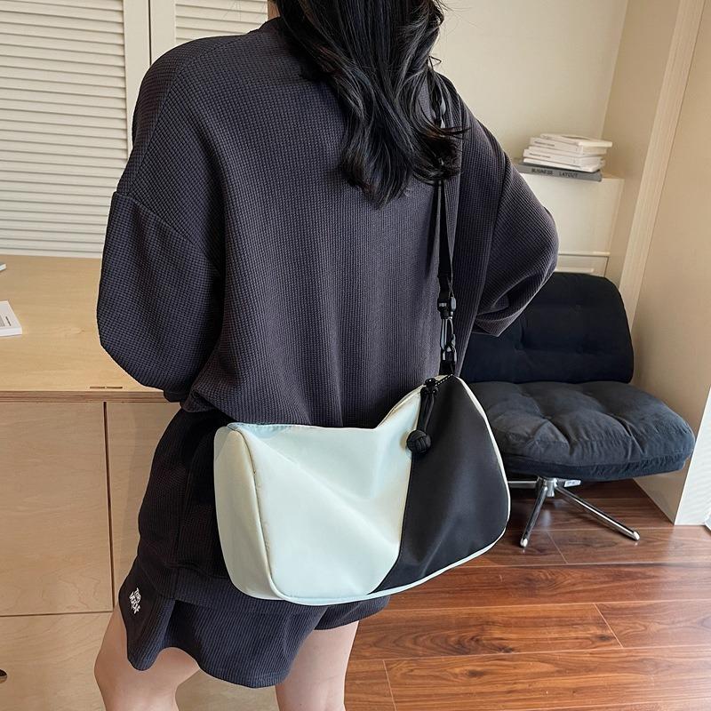 Large Capacity Casual Pillow Bag Women's New Niche Design Contrasting Color Shoulder Messenger Bag Commuter Bag