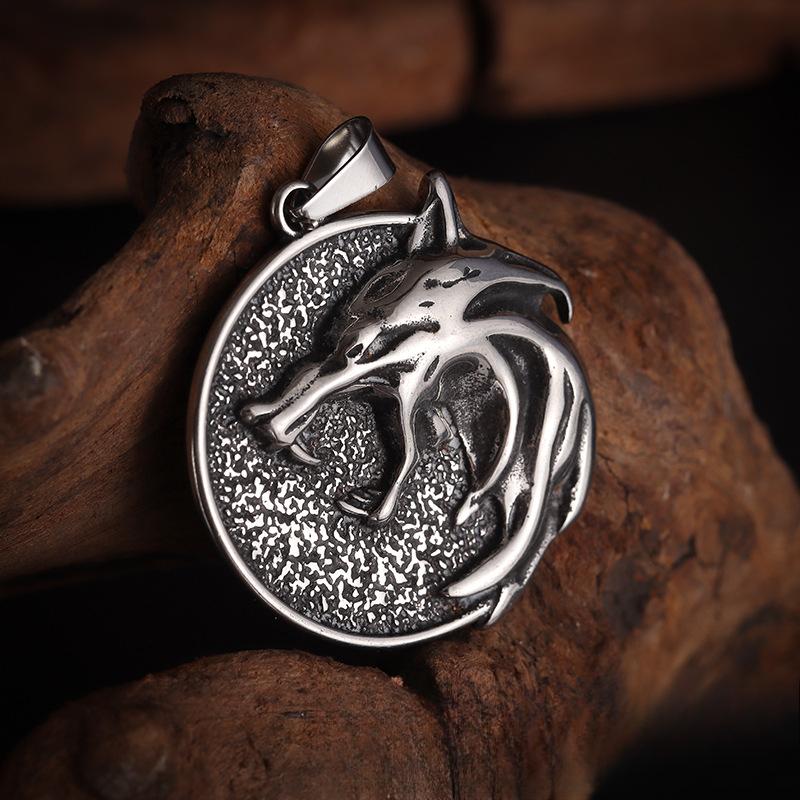 Europäischer und Amerikanischer Wikingerstil Goldener Wolfskopf Titanstahl Anhänger für Männer, Retro