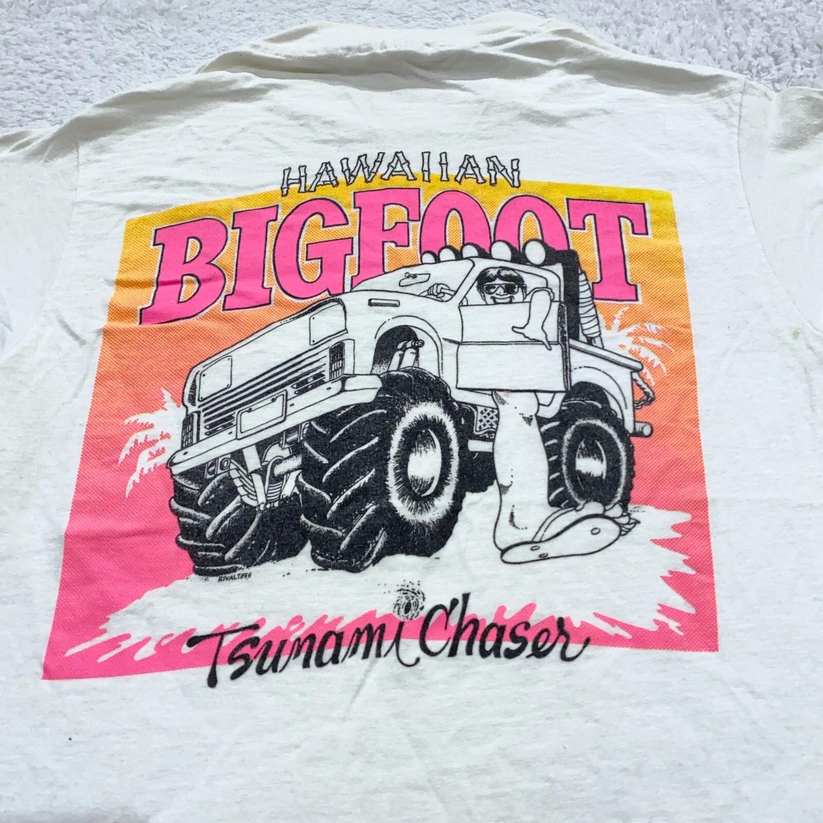 

vintage 80s HAWAIIAN BIGFOOT TSUNAMI CHASER POCKET T-Shirt XS single stitch 90s 4XL