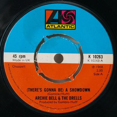 7inch Record ARCHIE BELL & THE DRELLS - (There's Gonna Be) A Showdown / Tig K10263 Atlantic 1973 UK Soul/Funk Used