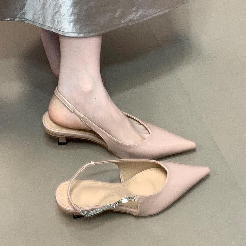 

Босоножки-стилетто премиум-класса с ремешком сзади, с темпераментным декором из стразов, с острым носком 40