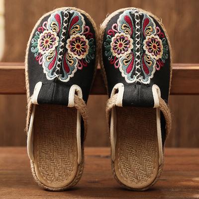 Ethnische Trend Hausschuhe Stoffschuhe Antike bestickte Hausschuhe Damen-Pedal Handgefertigte gewebte schwarze Hausschuhe Sommer