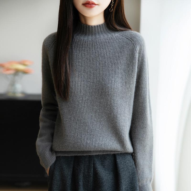 

Вязаный свитер с полувысоким воротом для женской осени и зимы. Свободный свитер большого размера однотонной расцветки в сочетании с утолщенным базовым слоем. XXL темно-серого