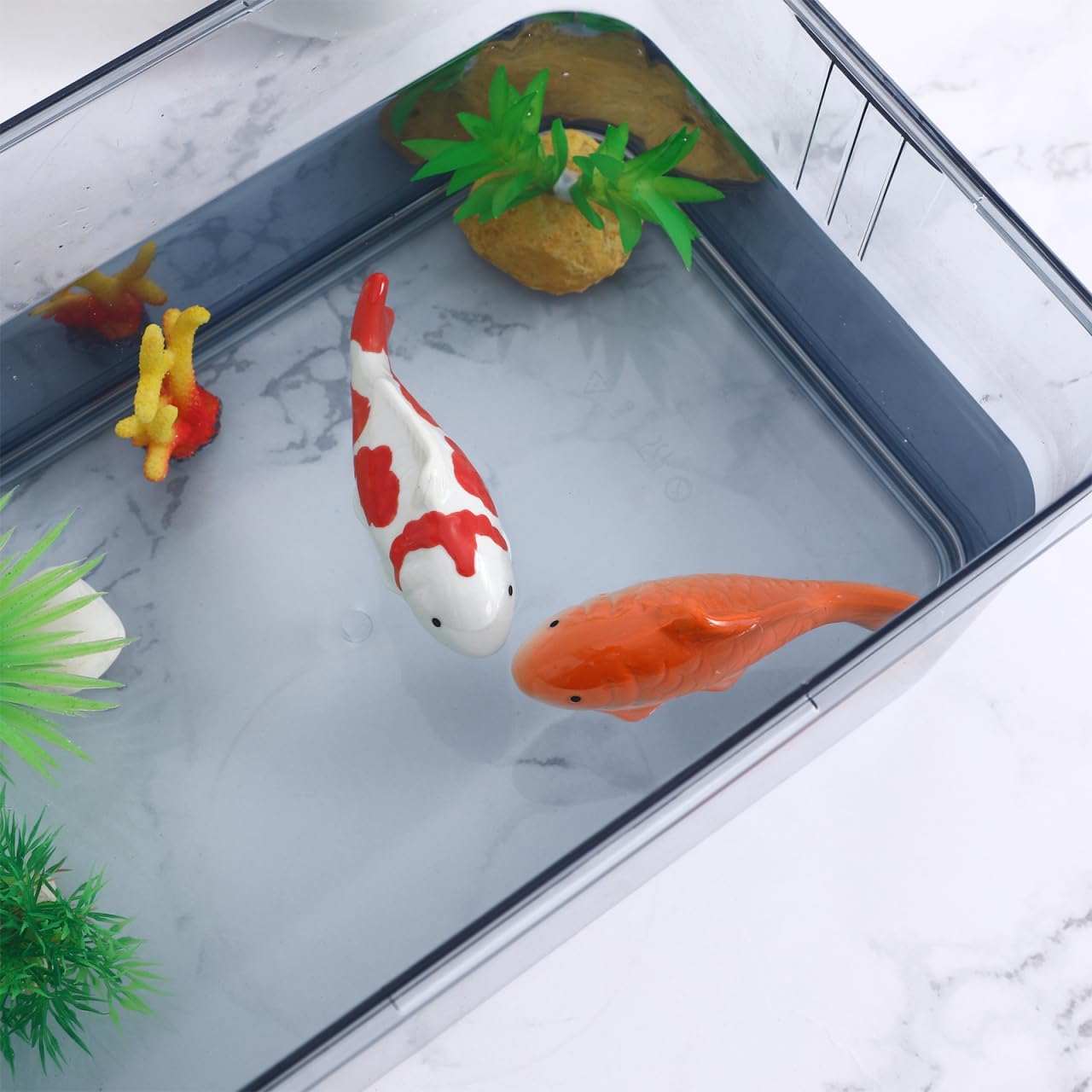 

POPETPOP 2 шт. Керамические плавающие рыбки кои, Плавающий декор для аквариума, Реалистичные плавающие фигурки золотых рыбок для феиного сада, пруда, настольного декора