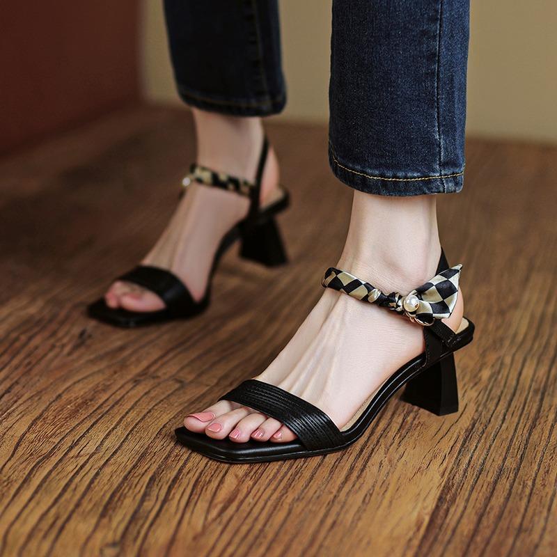 Xiaoxiangfeng ribbon thick heel sandals women's French open-toe one-word strap high heels new women's sandals in summer 2025