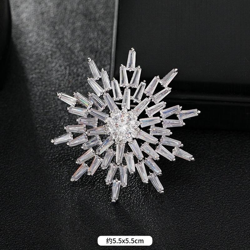 High-end crystal temperament brooch female swan snowflake luxury atmospheric brooch sweater pin suit trendy accessories