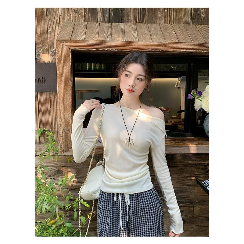 New white slanted shoulder long-sleeved top, women's huge beautiful T-shirt inside, slim-fitting bottoming shirt, early autumn temperament