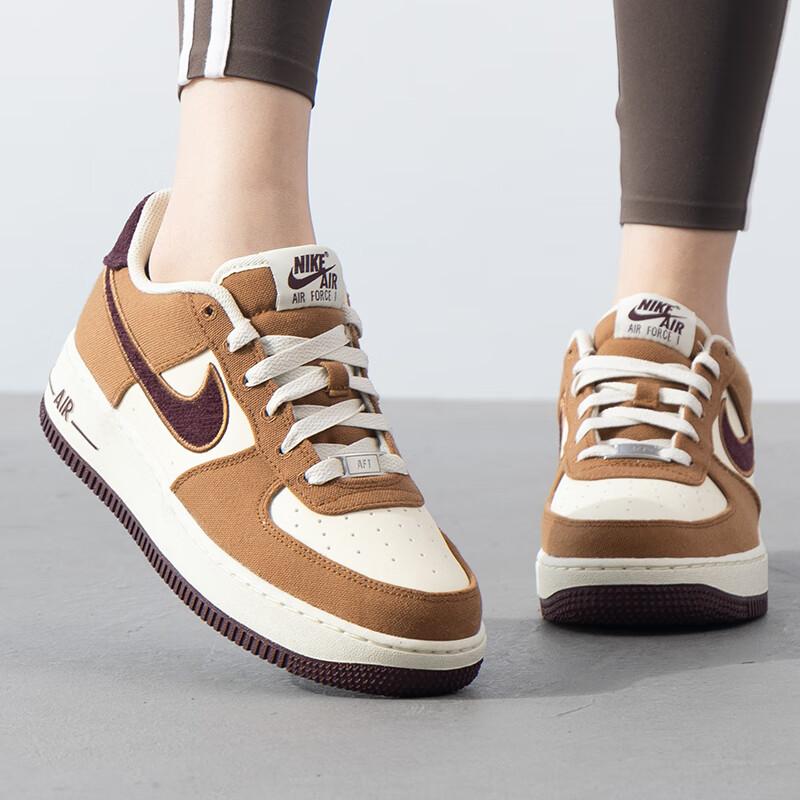 Nike Air Force 1 LV8 GS Balíček čmáranic z poznámkového bloku - Světle hnědá Dětské tenisky Kokosové mléko Guma Tmavě hnědá Burgundská FN4731-200