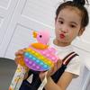 Bolsa mensageiro infantil fofa fofa de pato controle de ratos pioneiro prensa beliscar música bolsa de silicone menina criança bebê bolsa para trocas