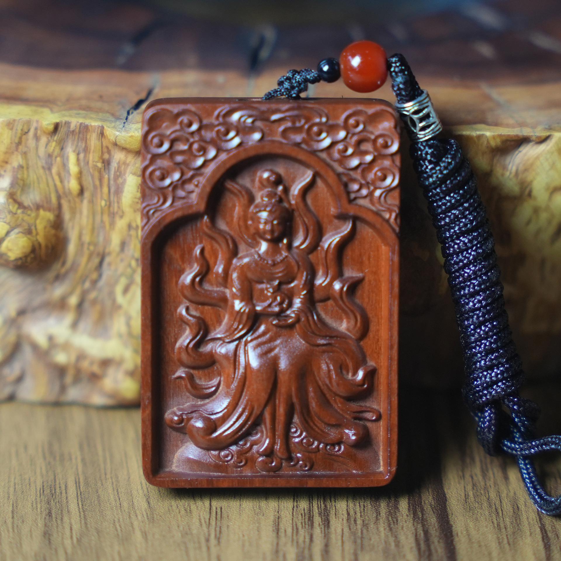 

Подвеска из древесины зизифуса в виде девятихвостого лиса: Оберег, вырезанный вручную из дерева, пораженного молнией, для брака