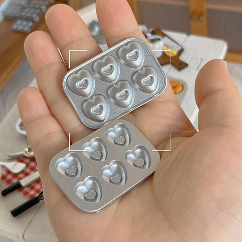 1Pc Doll House Kitchen Decoration Mini Baking Mold Animal Love Star Pattern Shooting Scene Props
