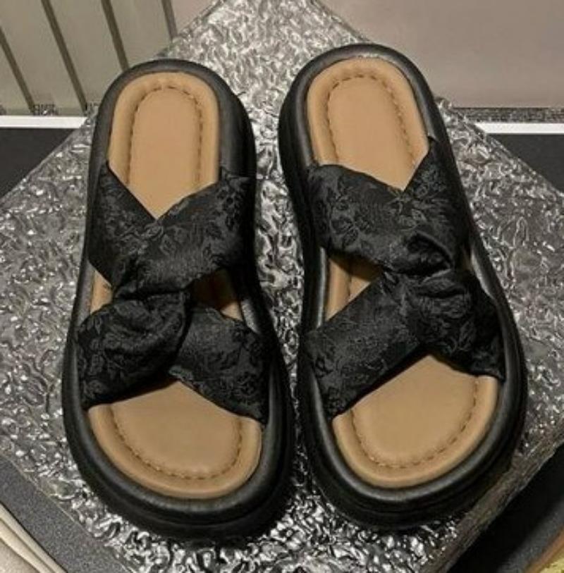 Slippers Female Summer Outside Wear New Thick Soles with Skirts Fashion Seaside Beach Sandals