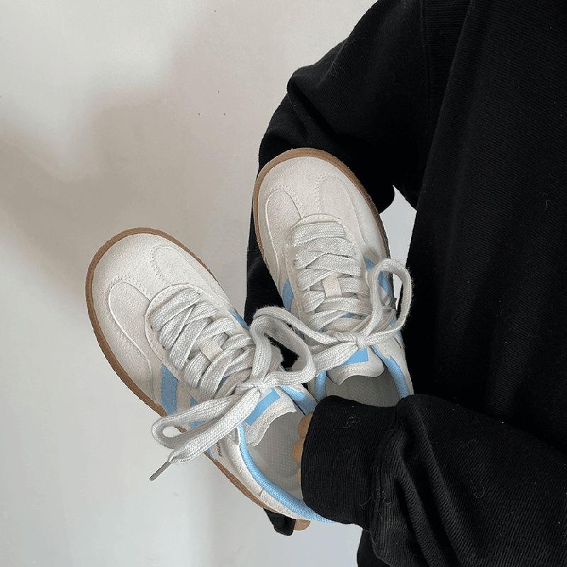 Retro women's autumn new little white shoes female student sports and leisure shoes board shoes