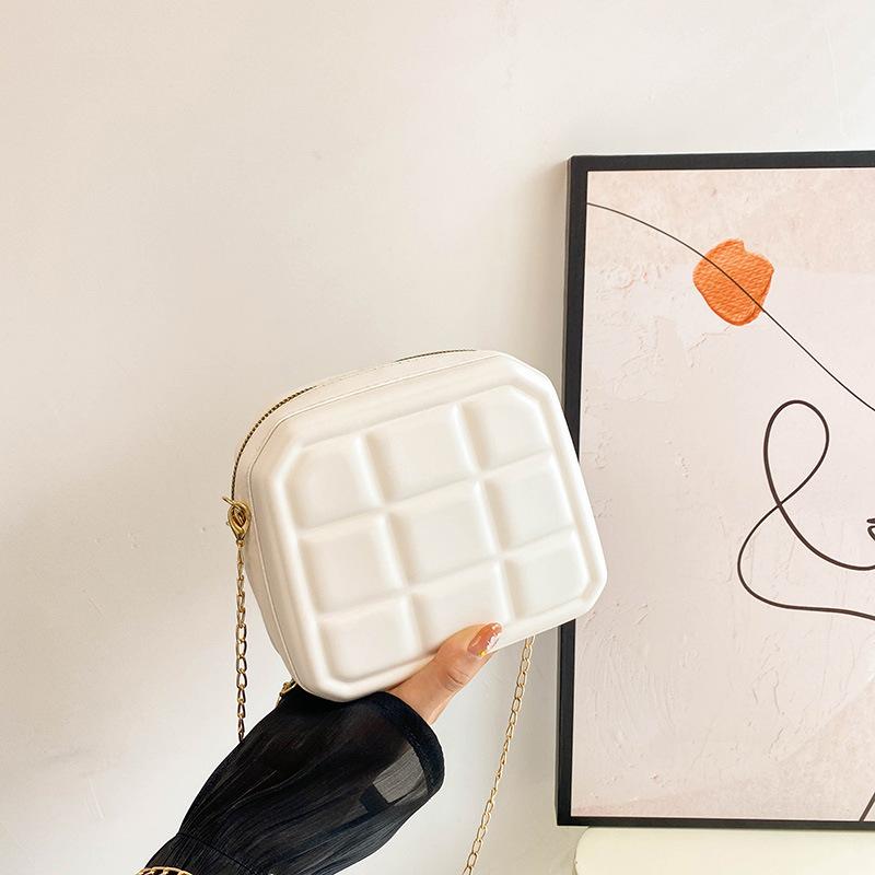 

Niche texture indentation bag women s bag 2024 summer Korean version trendy fashion chain casual foreign style single shoulder oblique span bag белый