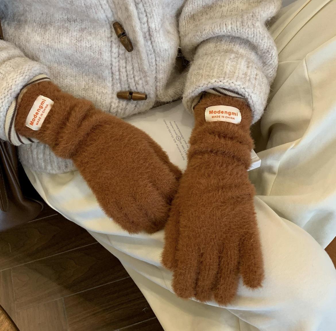 

Женские зимние перчатки для сенсорных экранов — теплые, простые, однотонные, с расширенной защитой запястья