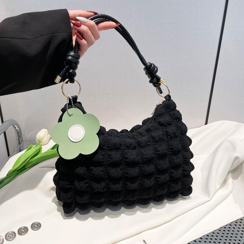 

Стильная маленькая свежая плиссированная сумка подмышку женская новая большая вместительная универсальная милая сумка на плечо чёрный