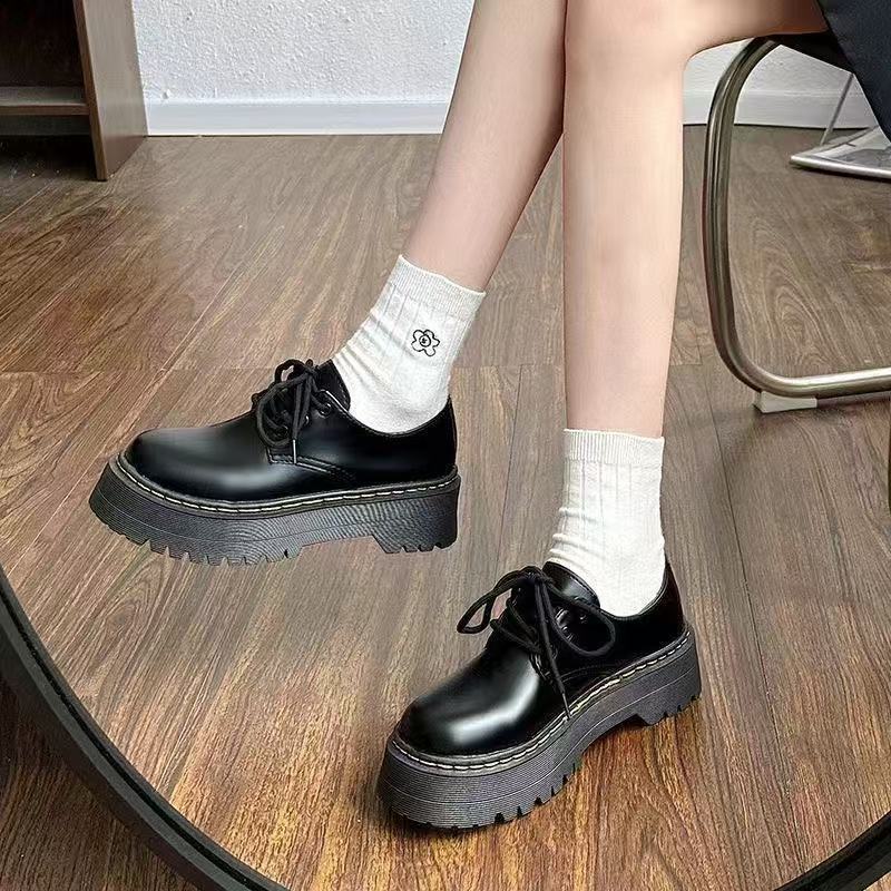 Kleine Lederschuhe Damen Herbst neu dicksohlige Retro College-Stil Einzelne Schuhe zum Schnüren Damen