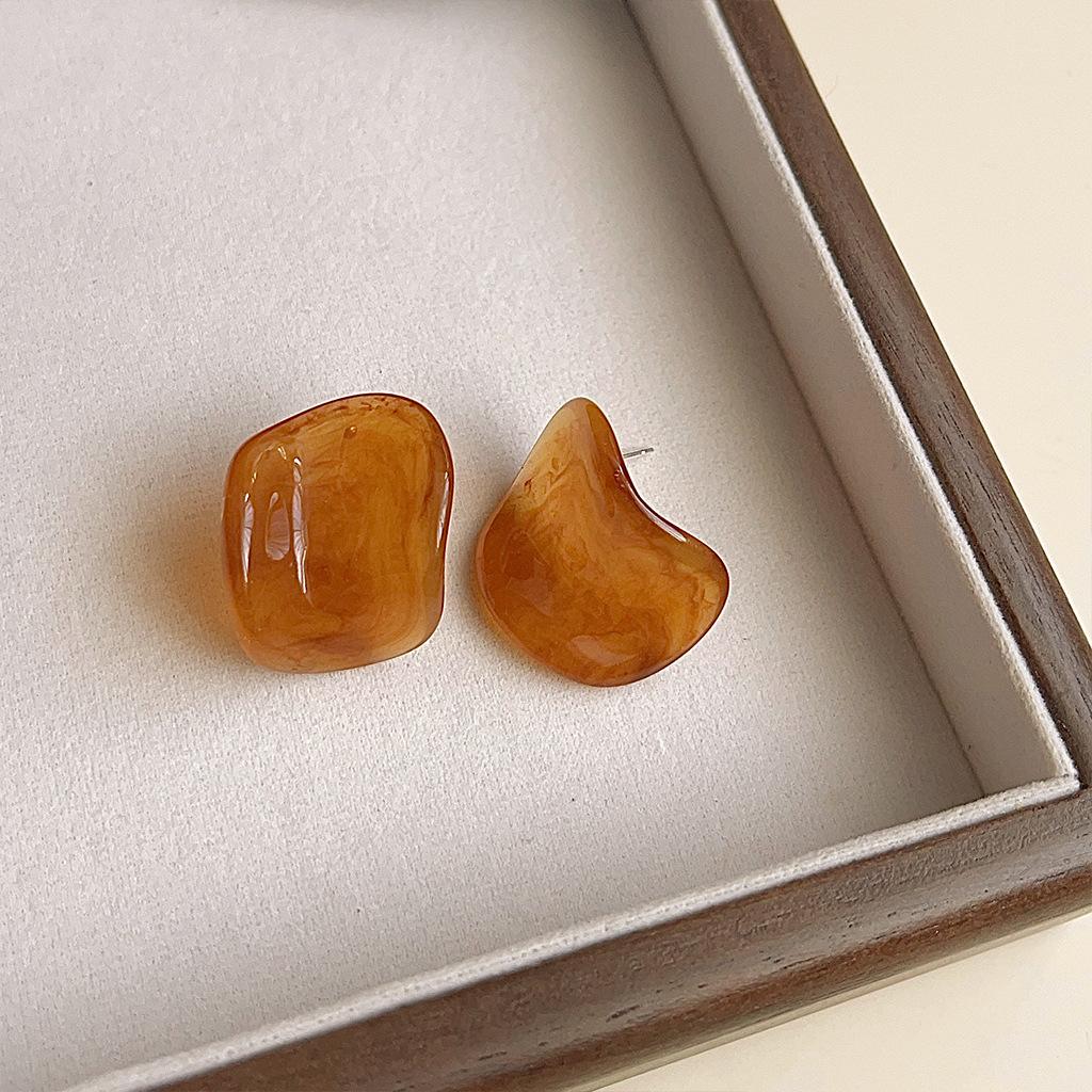 Vintage Maillard Coffee Earrings Women's Literary Temperament Acrylic Smudge Earrings Niche High-end Autumn and Winter Earrings