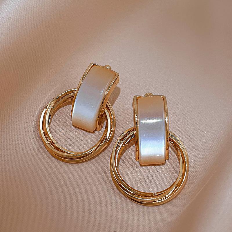 Silver needle retro metal feeling circle imitation opal European and American personality high-grade geometric earrings for 