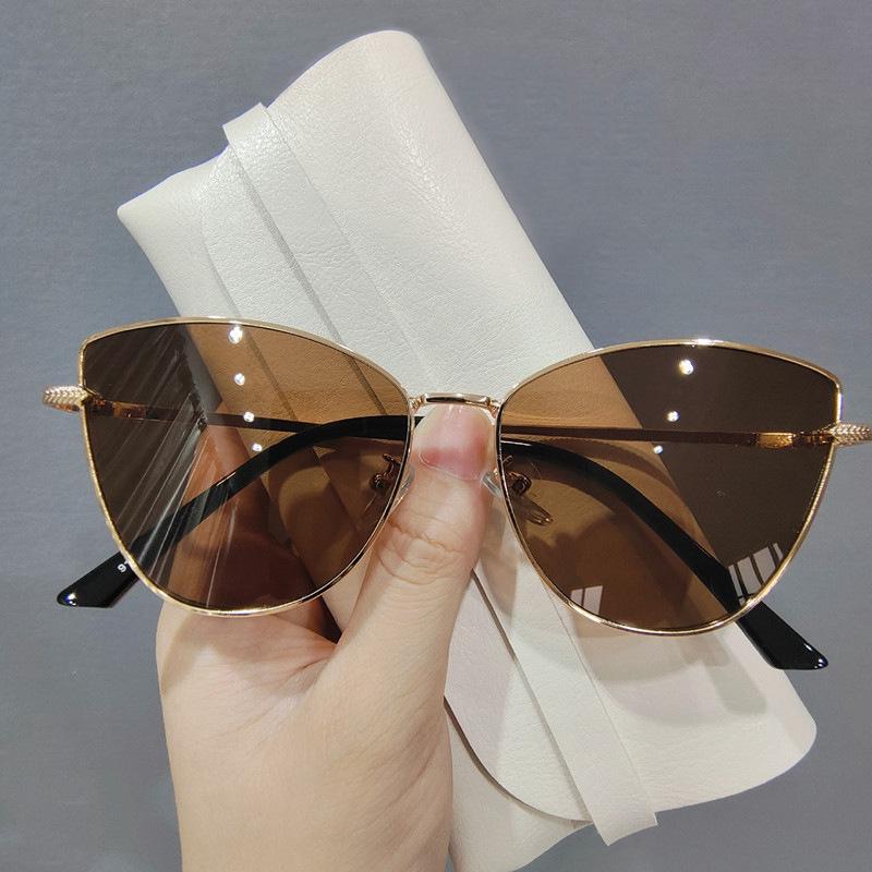 Chic INS Butterfly Frame Cat Eye Sunglasses for Women - European and American Trend Metal Glasses.