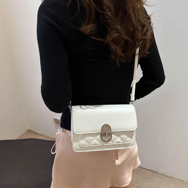 This year's popular bag women's 2025 autumn and winter new trendy niche design versatile crossbody bag fashionable diamond checkered small square bag