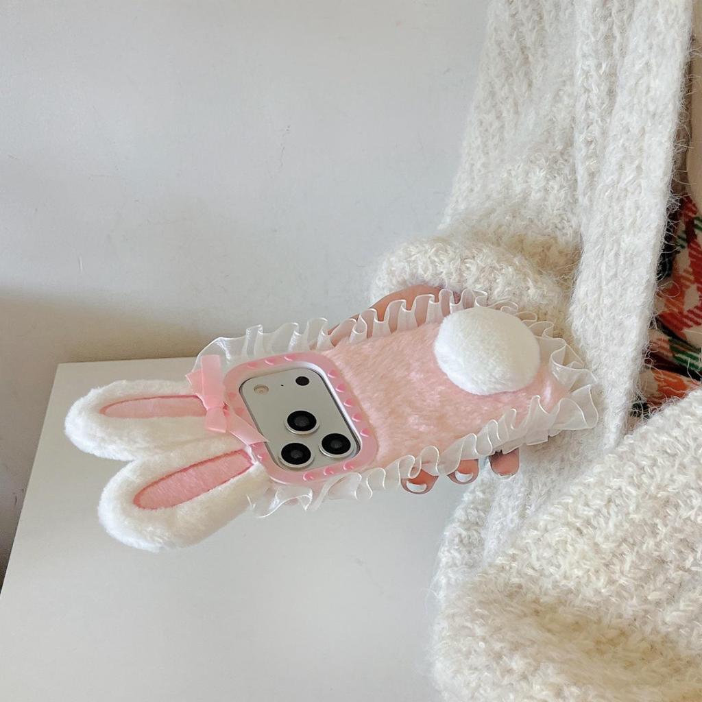 Plyšový pompon s krajkovým okrajem pro iPhone 13/14/15/16 Pro Max, iPhone 17 Pro