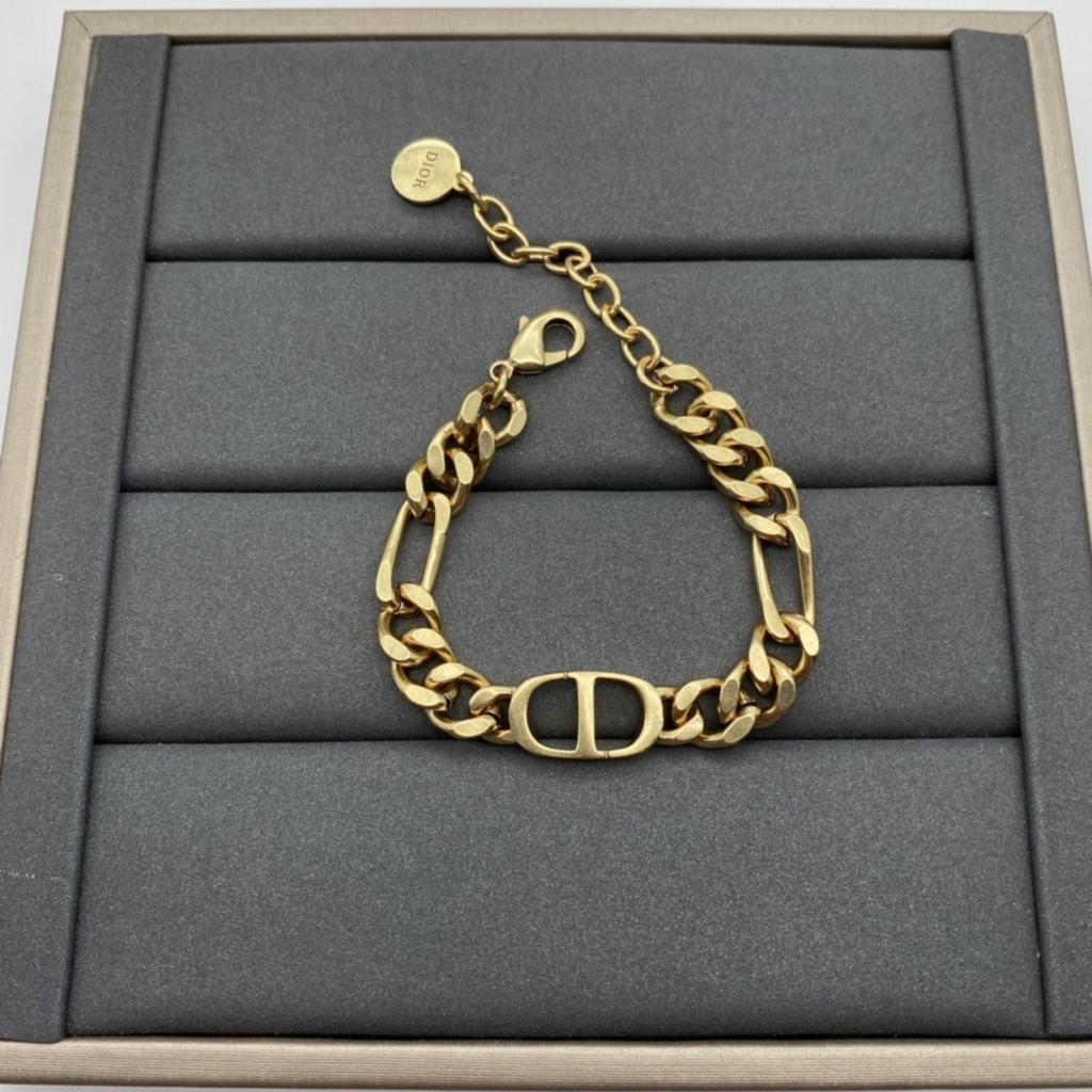 Messing Ausgeschnittenes Fransenarmband, Verstellbare Boho-Manschette für Damen & Herren, Offener Armreif mit Quasten-Detail