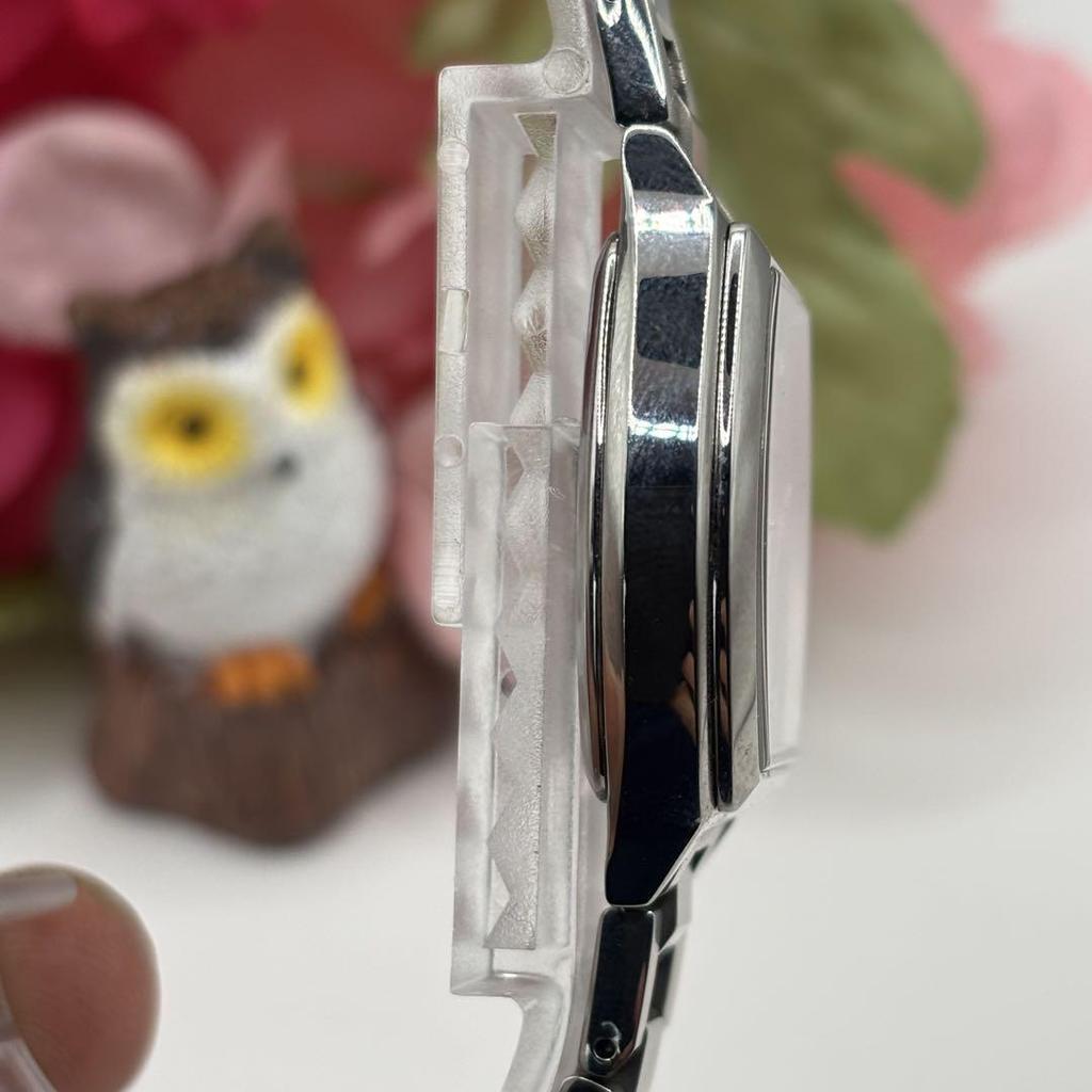 [USED] Working Seiko Seiko Lukia tonneau-shaped women's watch with radio-controlled solar watch and box.