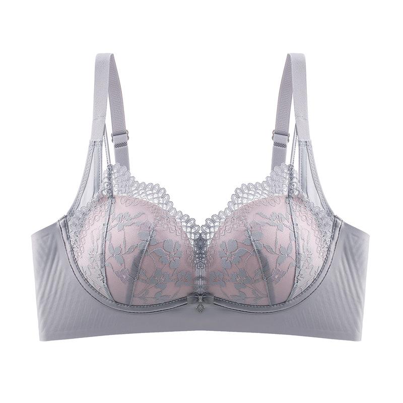 The new model has no side bone, and the jelly strip is adjusted to gather the bra. The small chest shows a large size, and the cup is not empty