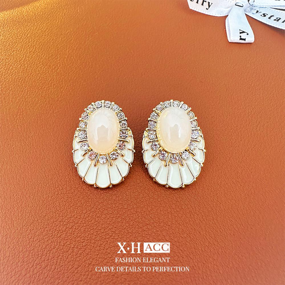 Vintage Bow Earrings: Timeless, High-End Retro Fashion Accessory