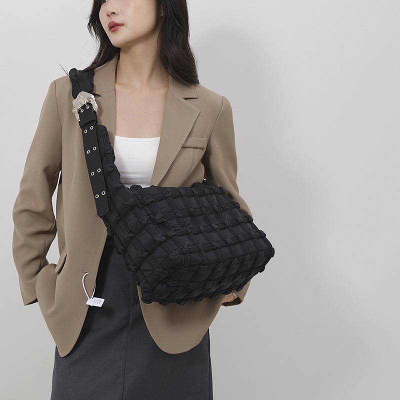 IELGY Checkered Pleated Cloud Bag Korean Version Cross-body One-shoulder Fashion Casual Commuter Female Bag