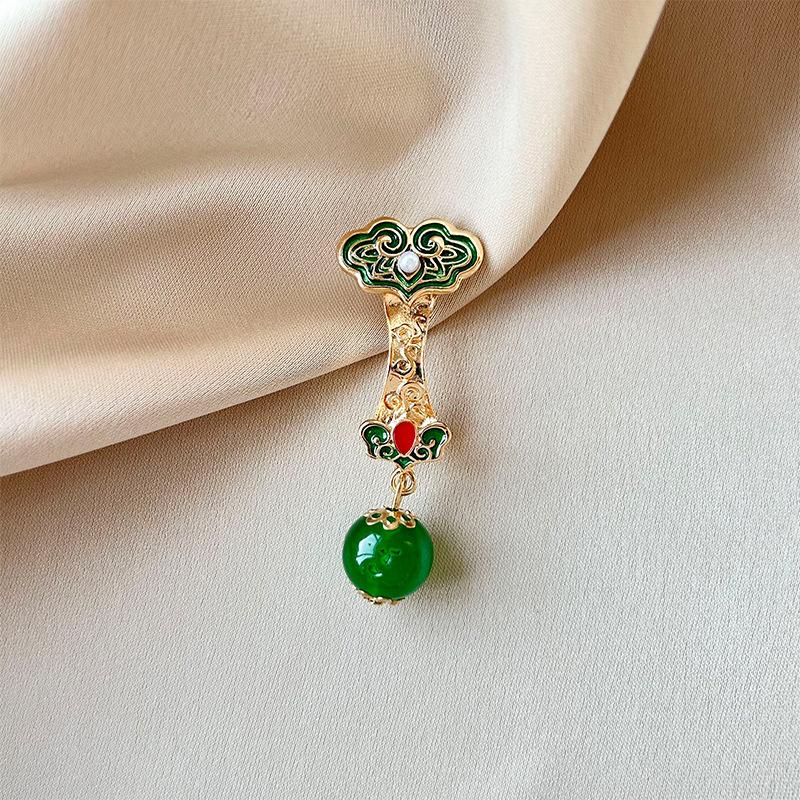 Chinese retro metal three-dimensional relief fringed jade ruyi brooch court style clothing brooch