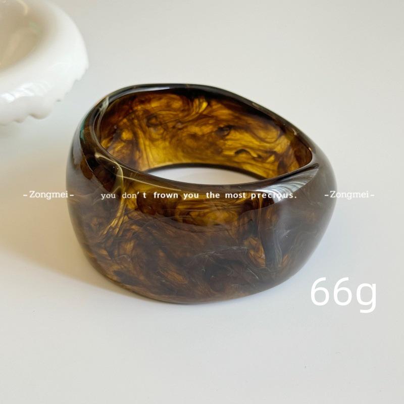 Velký nepravidelný mramorový vzor akrylový náramek - Výrazný francouzský široký čtvercový pryskyřičný šperk.