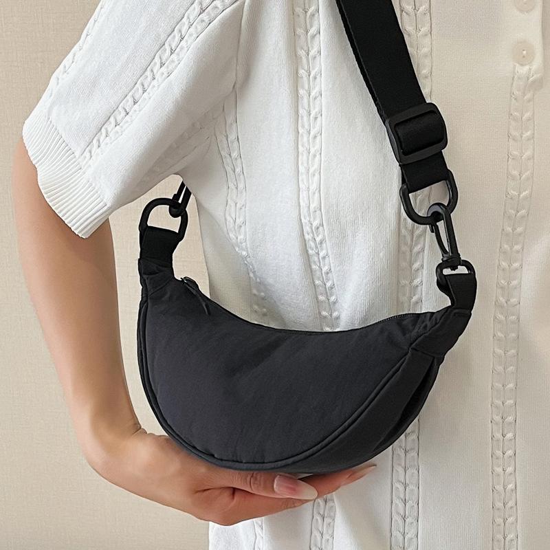 Nylon bag women's large capacity 2025 new niche design shoulder messenger bag high-end foreign style dumpling bag