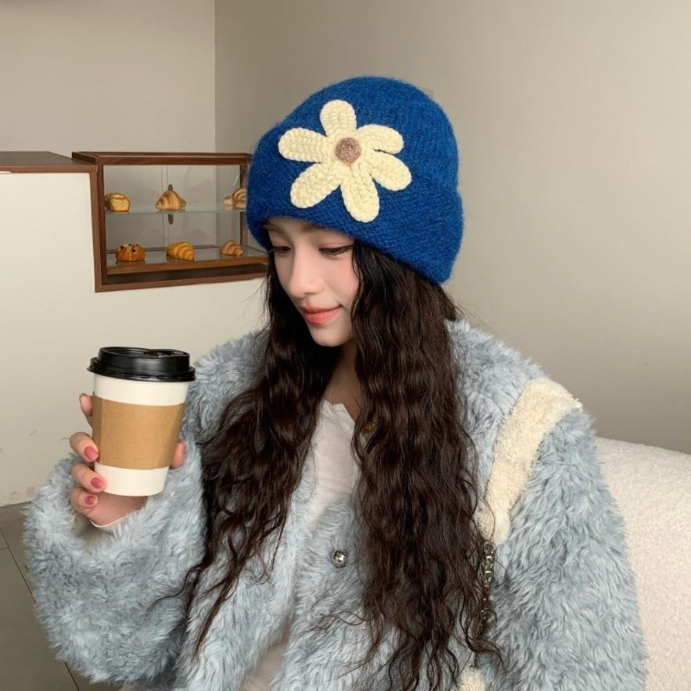 Polyester 3D Floral Knitted Beanie Hat Ear Protection Earflap Hat Outdoor Activities