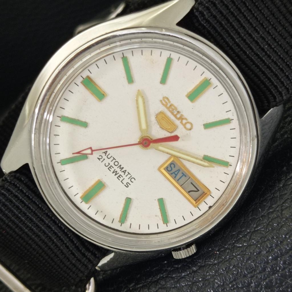 

SEIKO 5 АВТОМАТИЧЕСКИЕ ВИНТАЖНЫЕ ЯПОНСКИЕ МУЖСКИЕ ЧАСЫ С БЕЛЫМ ЦИФЕРБЛАТОМ a701913-5 R207-a701913