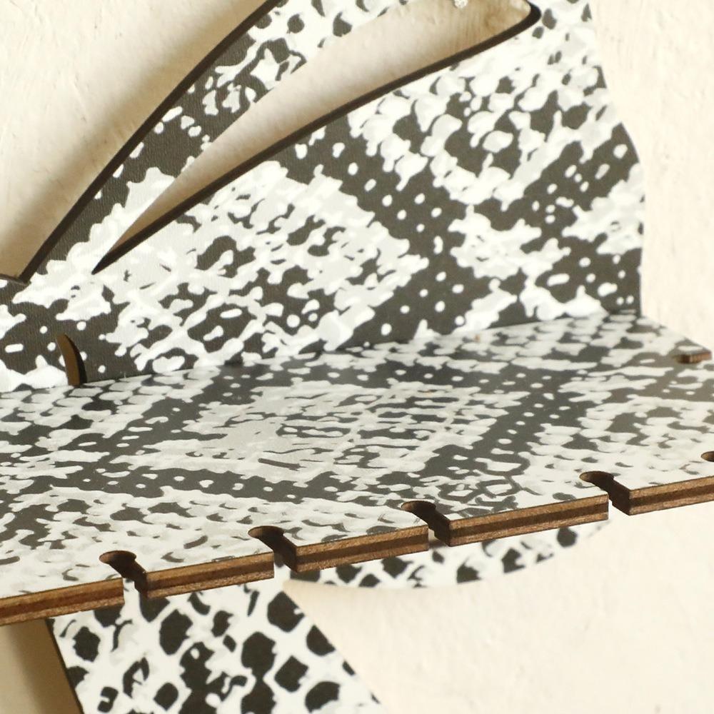 Snake Patterned Hanging Decoration Rack Wooden Wall Display Stand  Home Decoration
