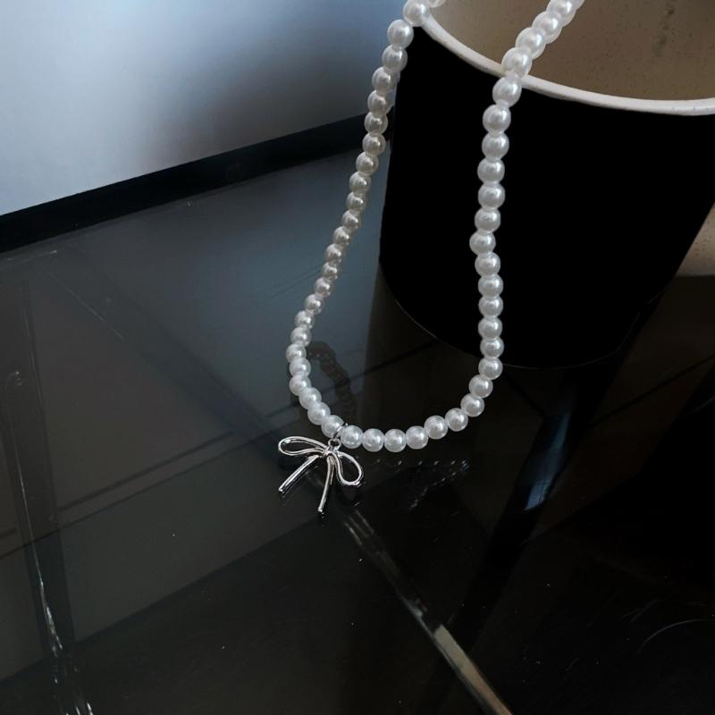 Elegant Pearl Beaded Necklace Charm Eye Catching Pearl Necklace with Bowknot Pendant Trendy Neck Chain for Parties
