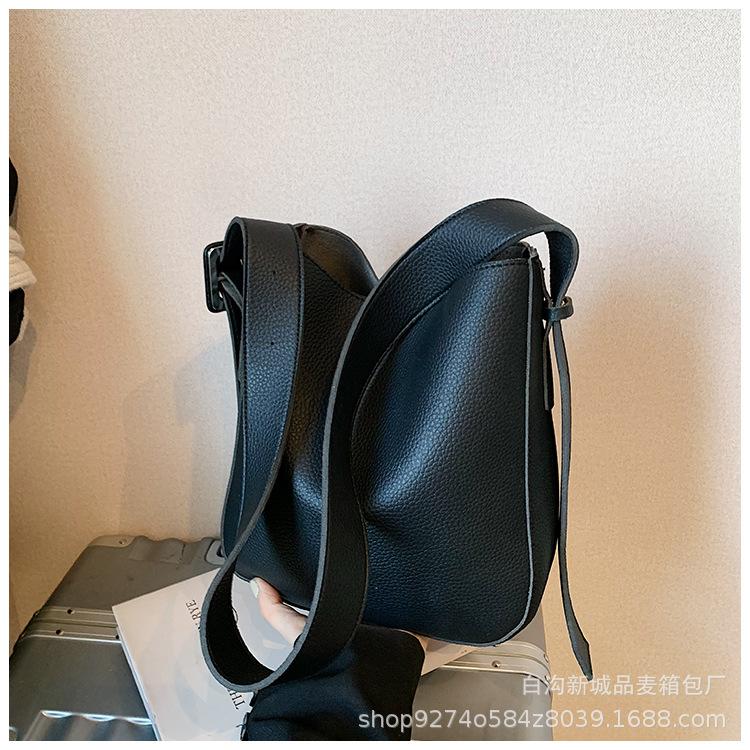 Retro Casual Shoulder Bag Women's 2025 New Fashion Solid Color Bucket Bag Niche Trend Commuter Messenger Bag