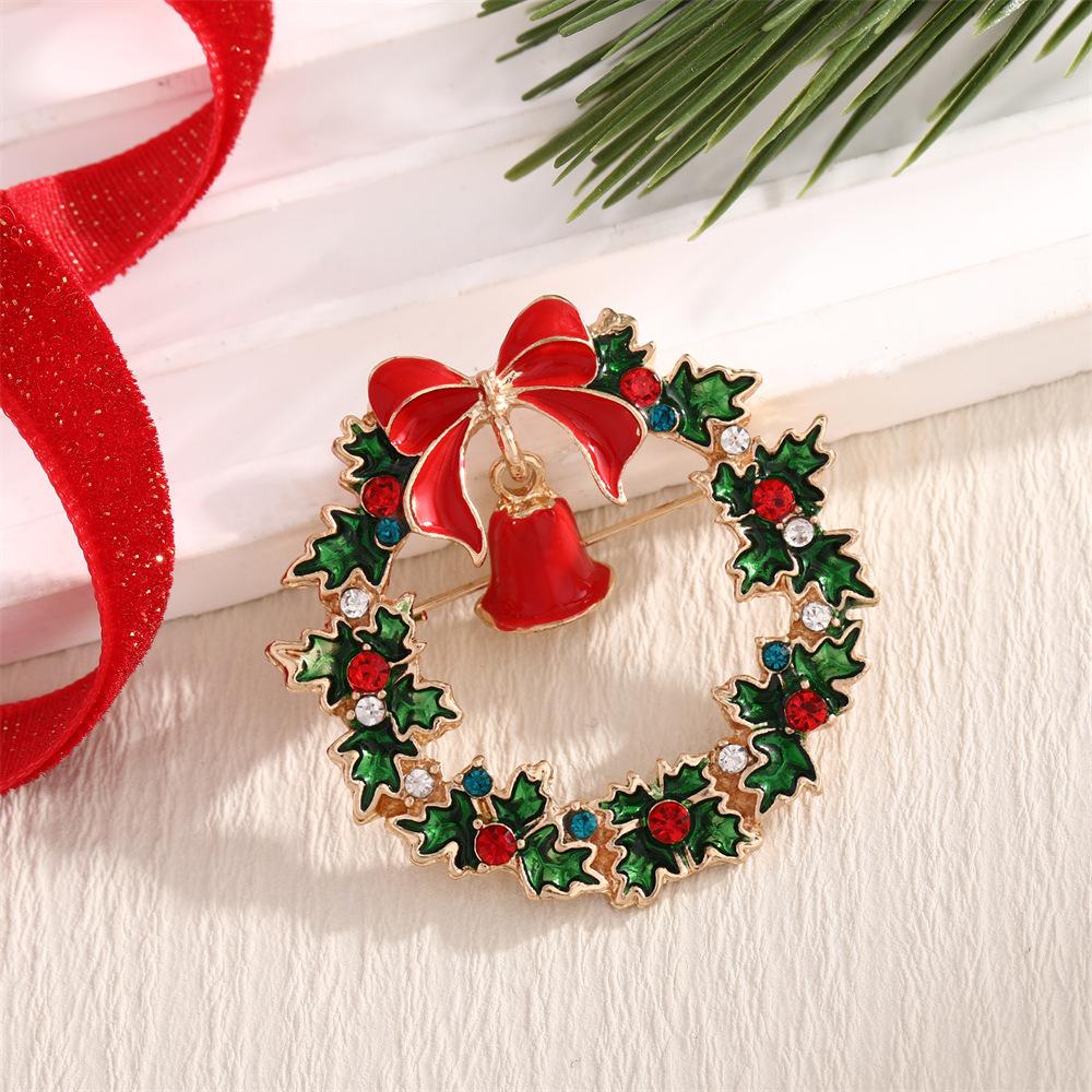 

Брошь из эмалевого сплава «Рождественская гирлянда из сосновых иголок 2026» для женщин, Новогодний подарок на Рождество