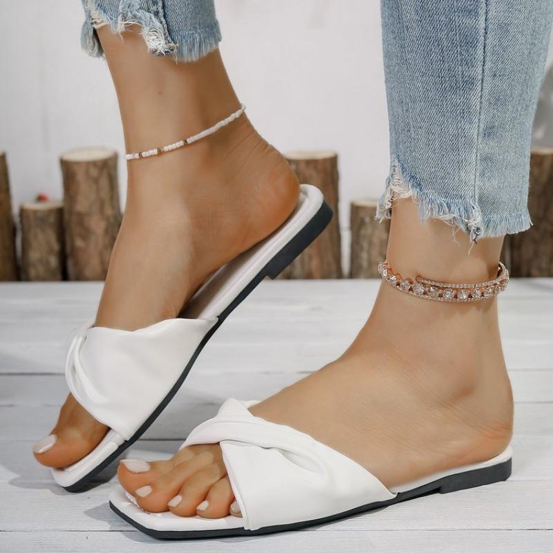 Fashion 2025 Summer New Fashion Open Toe Solid Color Simple Leather Surface Versatile r Large Slippers Square Heel Shoes Women